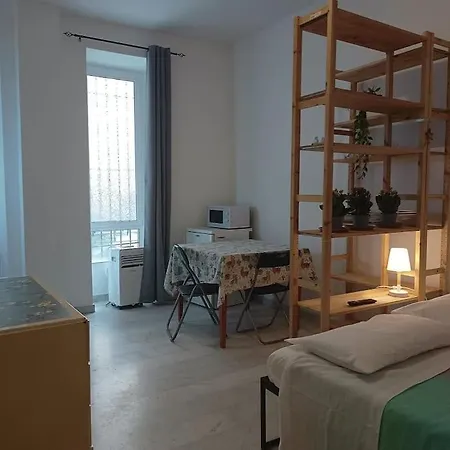 Monolocale Vicino Metro Libia Apartmán *